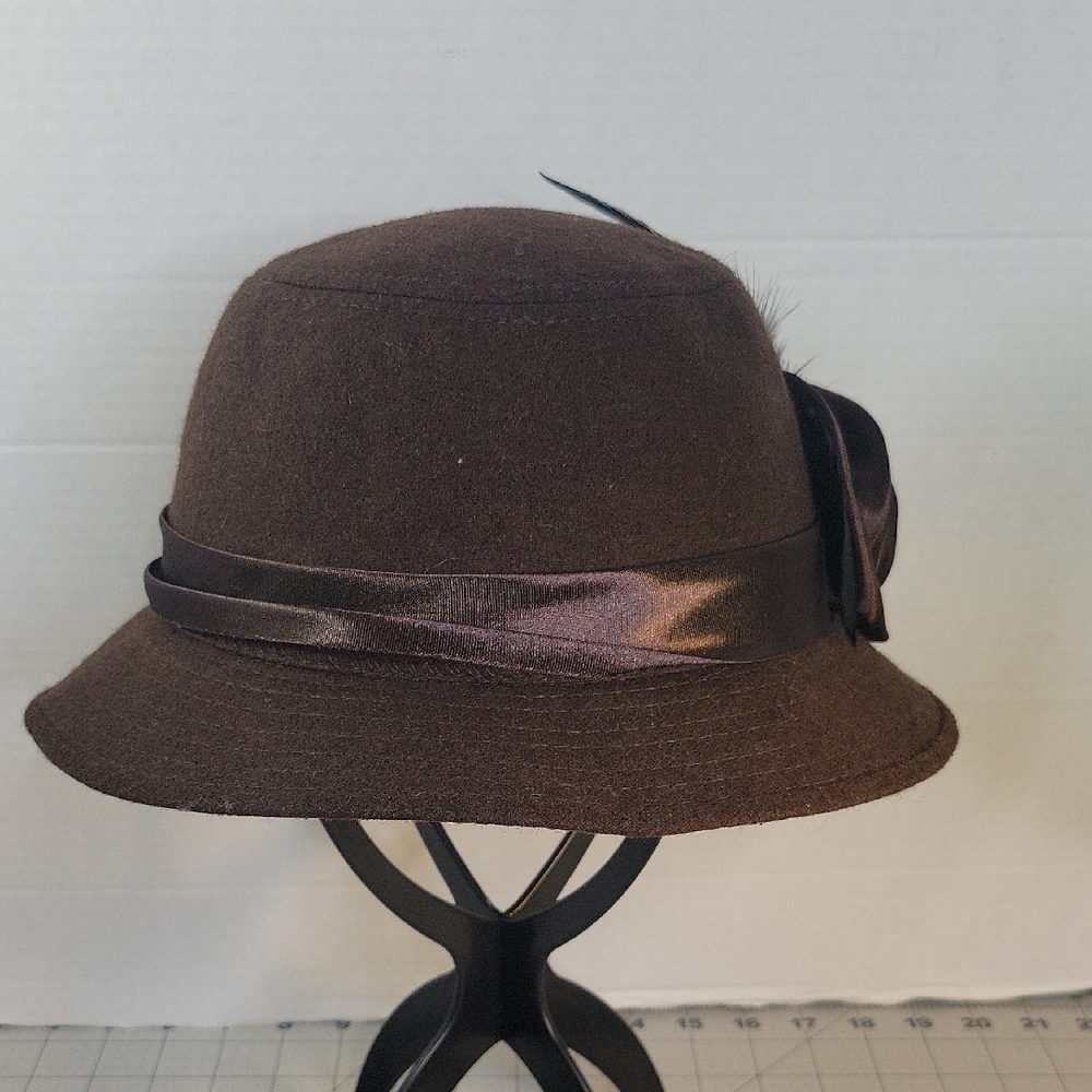 Nicole Marciano Brown Wool Felt Coche/Bucket‎ Hat Satin Ribbon Feather NWOT